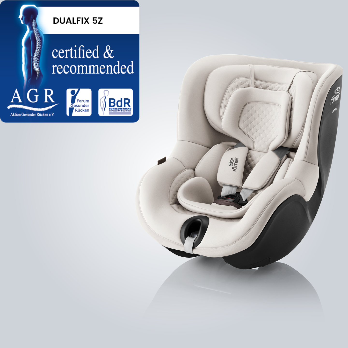 DUALFIX 5Z, et 360&deg; roterende bilsete for sm&aring;barn, vist i fremovervendt posisjon med Aktion Gesunder R&uuml;cken e.V. &laquo;Tested & Recommended&raquo;-merket.