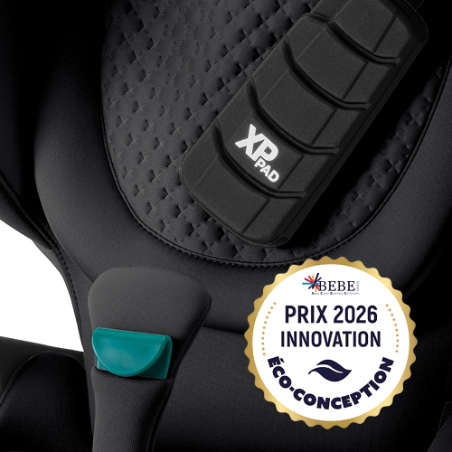 N&aelig;rbilde av Britax R&ouml;mer KIDFIX PRO bilbarnestol med h&oslash;y rygg, Eco-Design Innovation 2026-logo og 3D-stjernepreg fra LUX-kolleksjonen.
